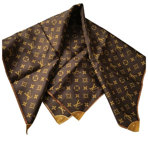 silk scarf louis vuitton.